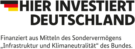 Hier investiert Deutschland – finanziert aus Mitteln des Sondervermögens „Infrastruktur und Klimaneutralität“ des Bundes